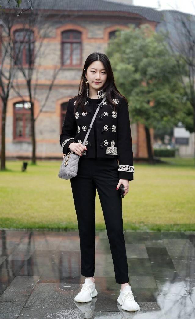 太阳帽|休闲风的装扮，气质又减龄的感觉，绽放出你满满的女人味