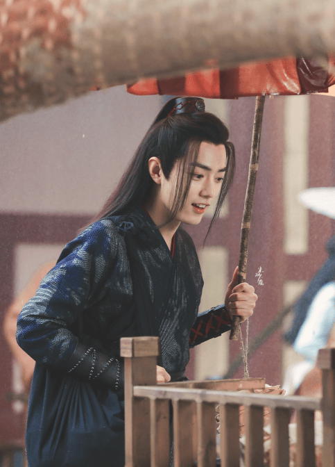 样子|男星古装撑伞造型,肖战、龚俊、宋亚轩,你最想和谁共撑一把伞?