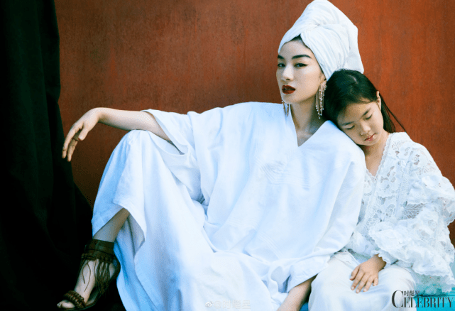 黄奕|黄奕首度携女儿拍大片，8岁黄芊玲造型唯美，与妈妈颜值差距颇大？