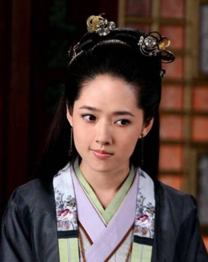郭碧婷|她们明明都是高颜值的女神，现代装流行时髦又迷人，古装却丑到爆