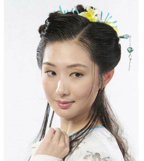 因为|和万茜郭京飞是同学，演过《回家的诱惑》，出道多年她却始终没火