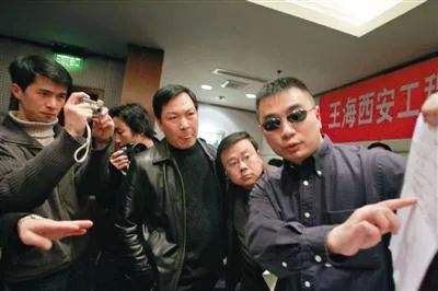 视频播放|日入百万，靠“信任”赚钱，这门生意要翻车？