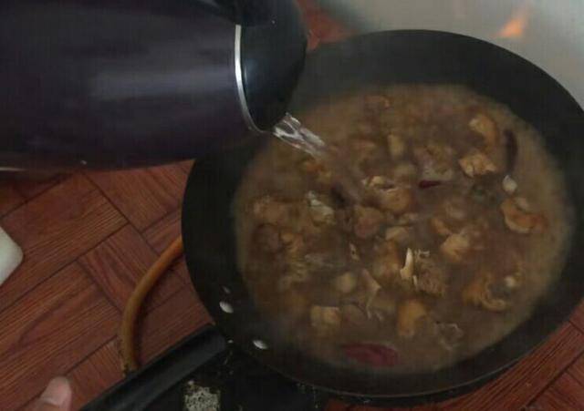 猪脚怎么做不油腻又营养 1d9ccd4813ab4f5caeb02e8fde8151d4.jpeg