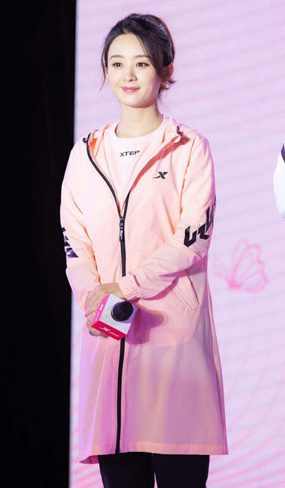 赵丽颖气质比以前强了,穿运动装不显土气,明星感十足上镜更好看