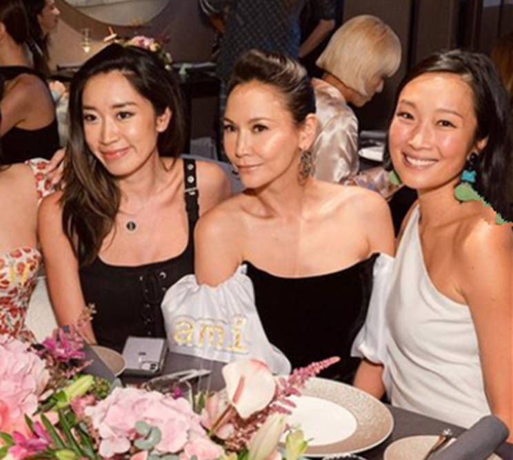 徐濠萦|徐子淇携夫参加时尚派对，戴大发箍打扮似少女，徐濠萦染金发抢镜