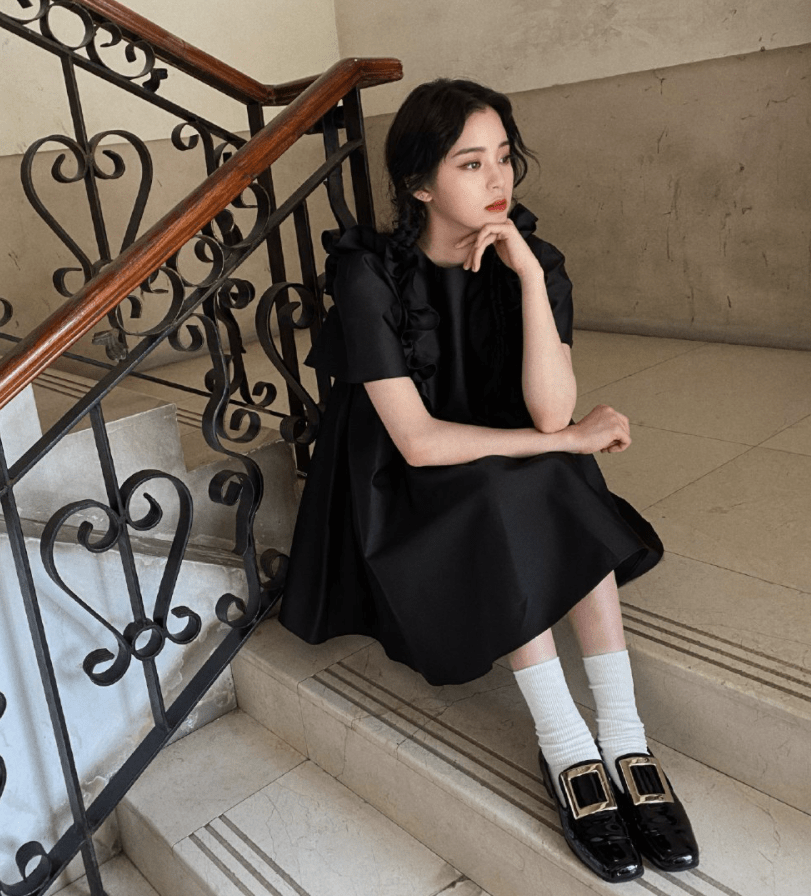 下半身|欧阳娜娜穿火了“平板鞋+袜子”，这么搭时髦显腿长，明星都跟风