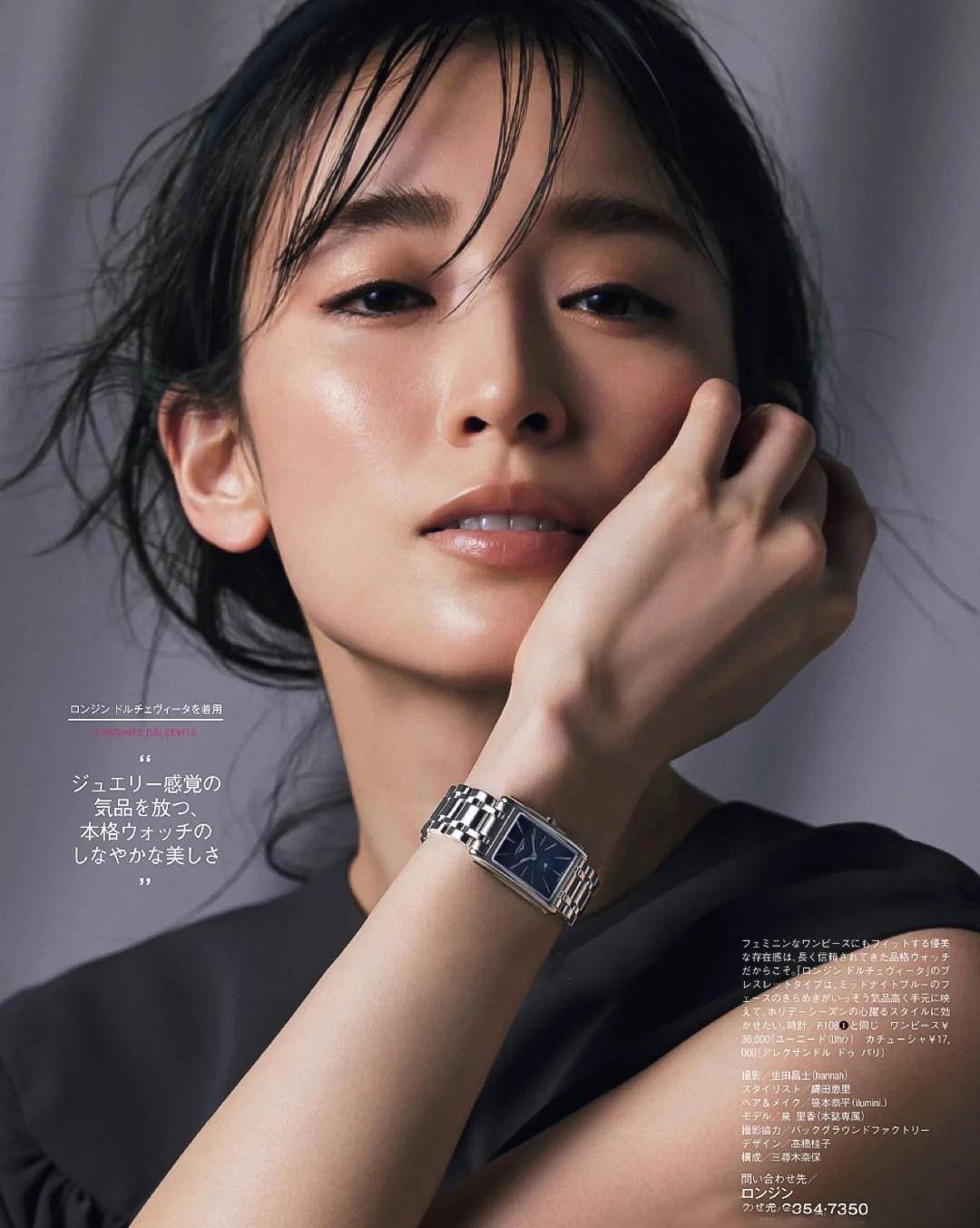 设计|女人60岁而已,别总“大妈式”穿搭!帽子+呢大衣,时髦显气质