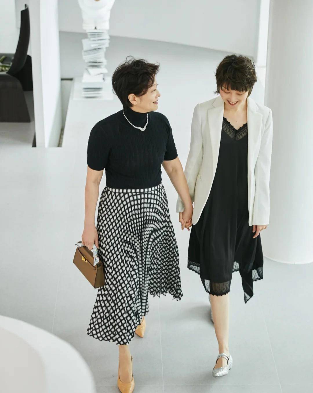 效果|“半身裙+这3件衣衫”真美，中年妈妈就该这么穿，优雅又减龄