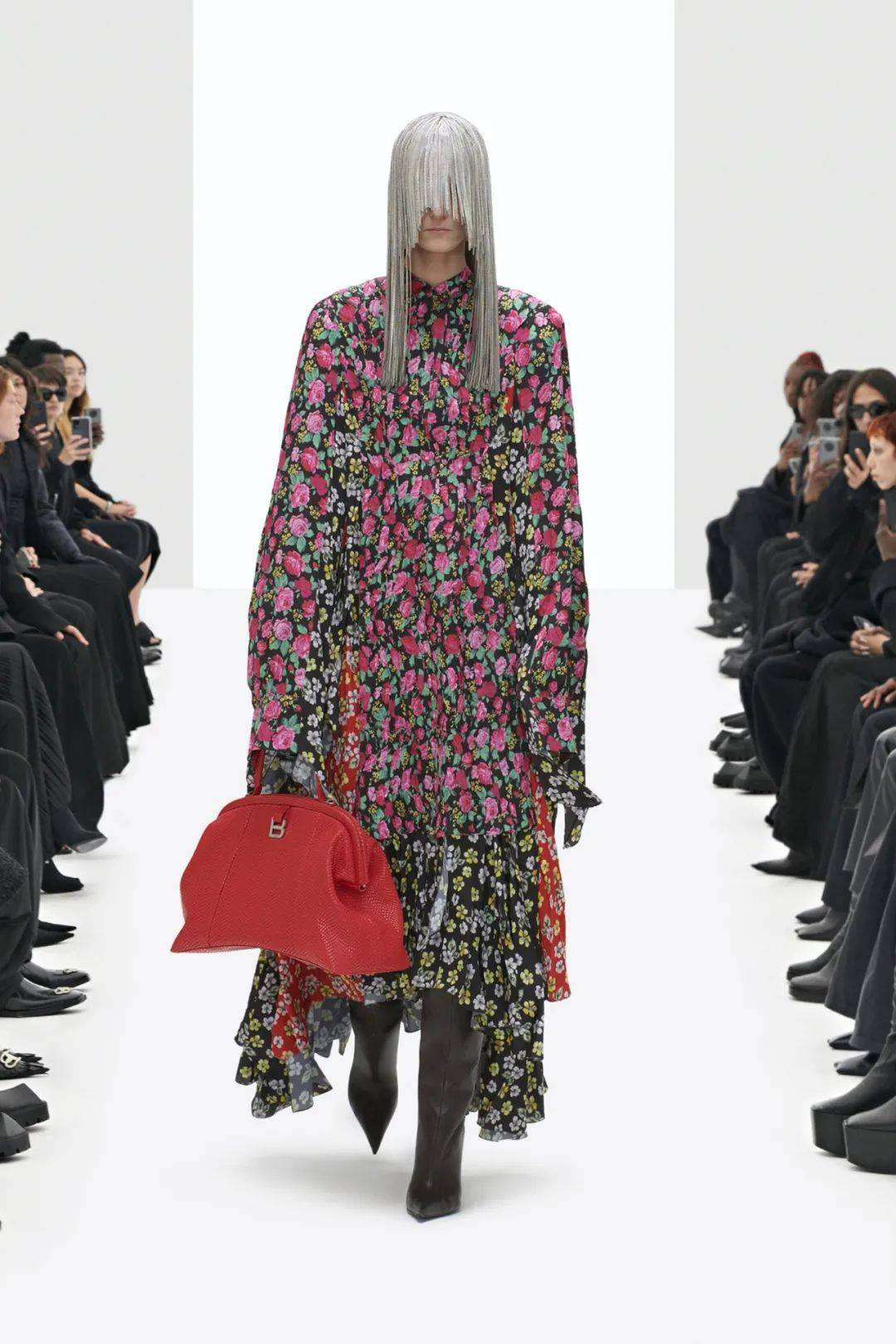 个性|你的肩膀可以有多酷？Balenciaga2022春夏成衣