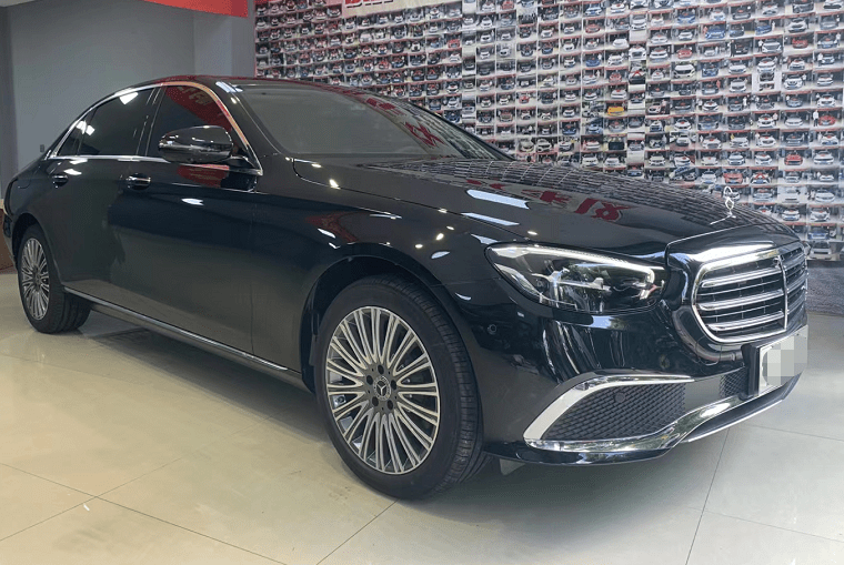 内饰真的很奢侈体验奔驰e300l外观酷似s级但优惠你满意吗