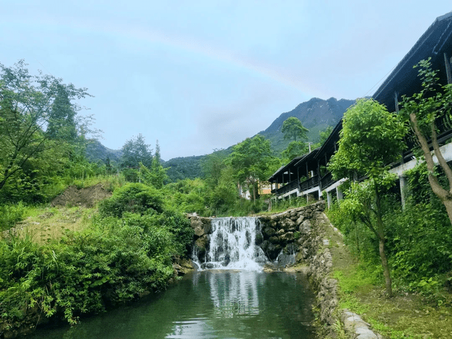 春芽村山中那美丽的村落
