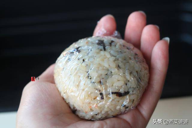 虾皮|吃不完的米饭别老炒着吃,早餐这么做,鲜咸又软糯,比蛋炒饭更香