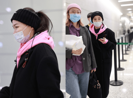 小姑娘|金靖终于火了,小姑娘直播时古灵精怪,穿身休闲造型更是显俏皮