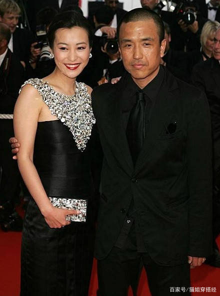 设计|郝蕾身材微胖挺有贵妇范，穿抹胸礼服走红毯曲线完美，魅力挡不住