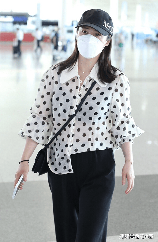 黑色|什么叫低调却有气质？看蒋勤勤的私服穿搭就知道，素颜也超能抗