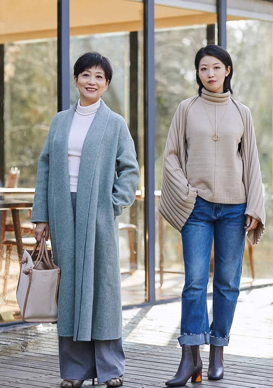 高领衫|这才是开春流行的打扮!阔腿裤+开衫,五六十岁的女人这样穿真美