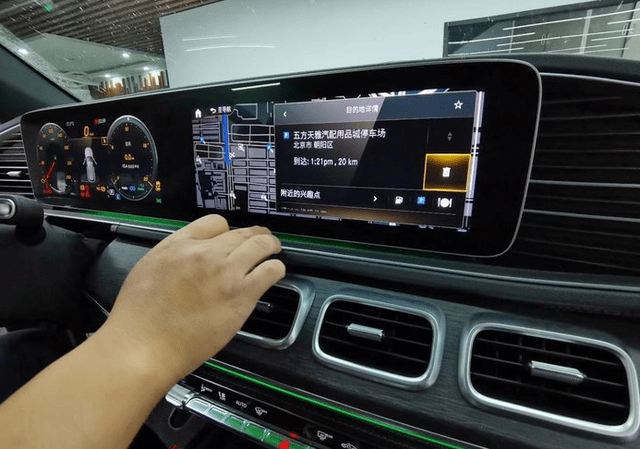 21款奔驰gls450升级中文导航原厂中规主机激活你好奔驰