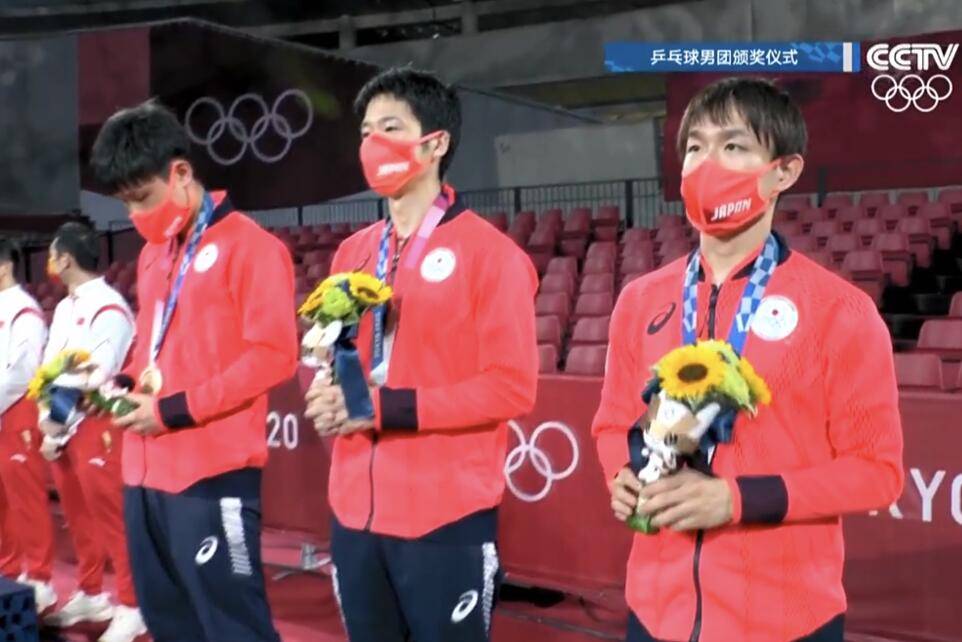 国乒三|张本获铜牌低头沉默！国乒三魔王举手欢呼，马龙C位刘国梁满意点头