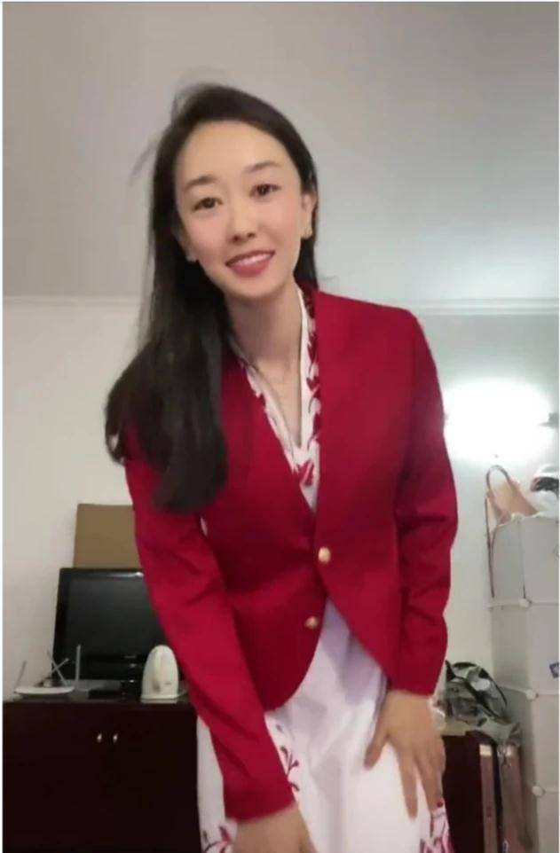 写真照|孙一文日常穿搭好文艺,特别喜欢小香风,一组写真照堪比时尚大片