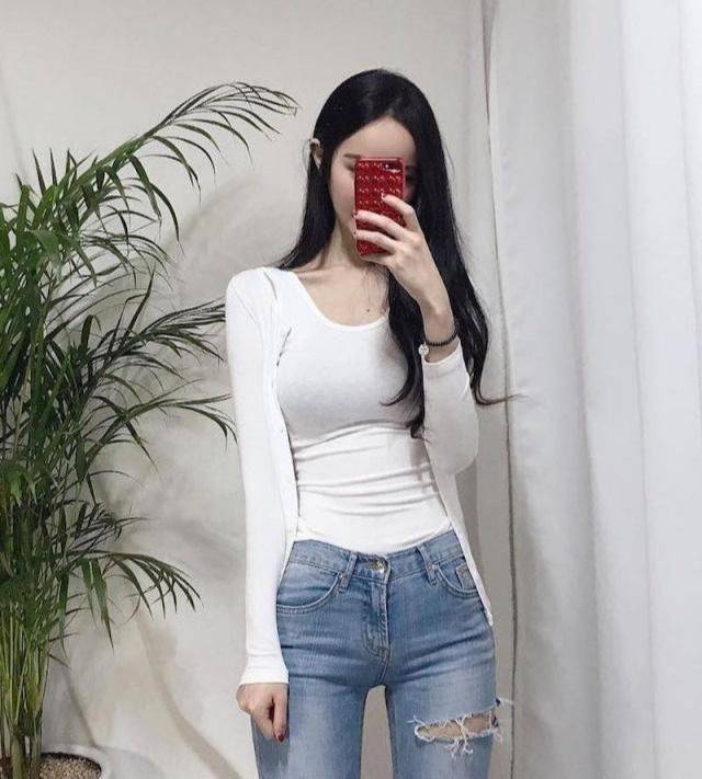 身材|紧身牛仔裤美女，展现美好身材，时尚气质佳！