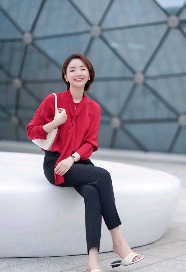 颜色|红色服装虽然很张扬，但只要穿对了，不仅吸睛还很惊艳