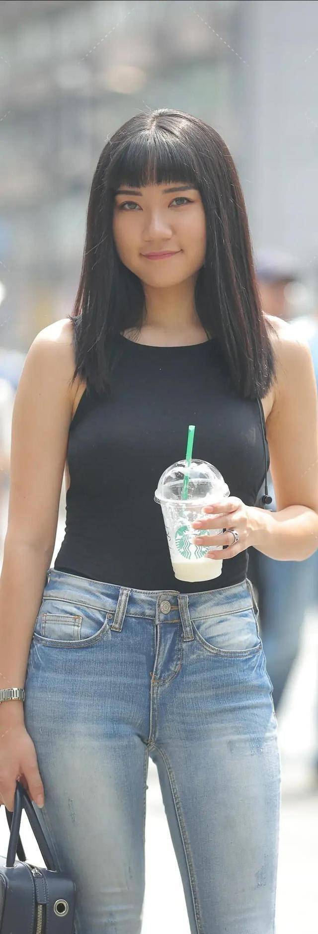 身材|可以修身显瘦的打底裤不知道大家会不会喜欢？蓝色冰丝面料很舒适