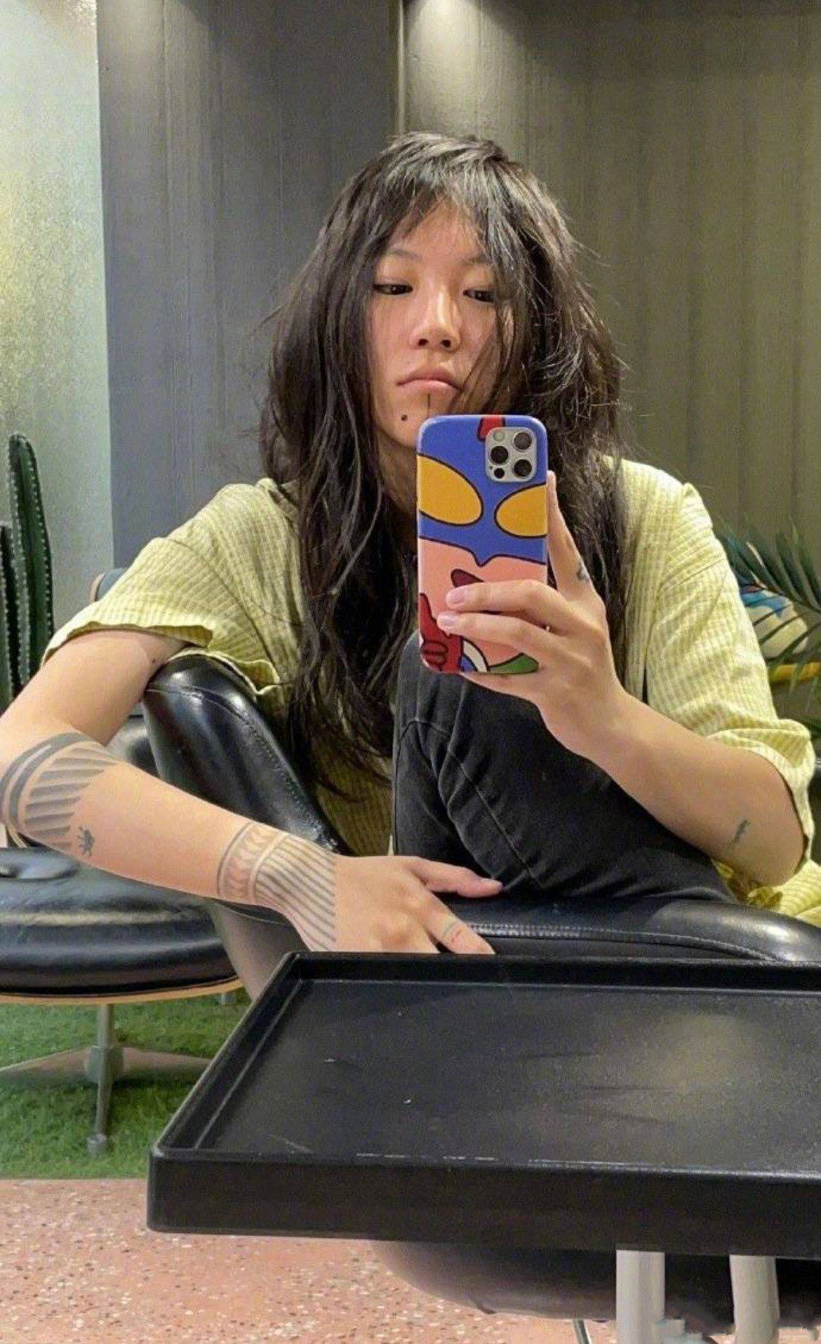 叛逆|窦靖童换长发就不再叛逆了？她的穿搭告诉我们，她还是喜欢中性风