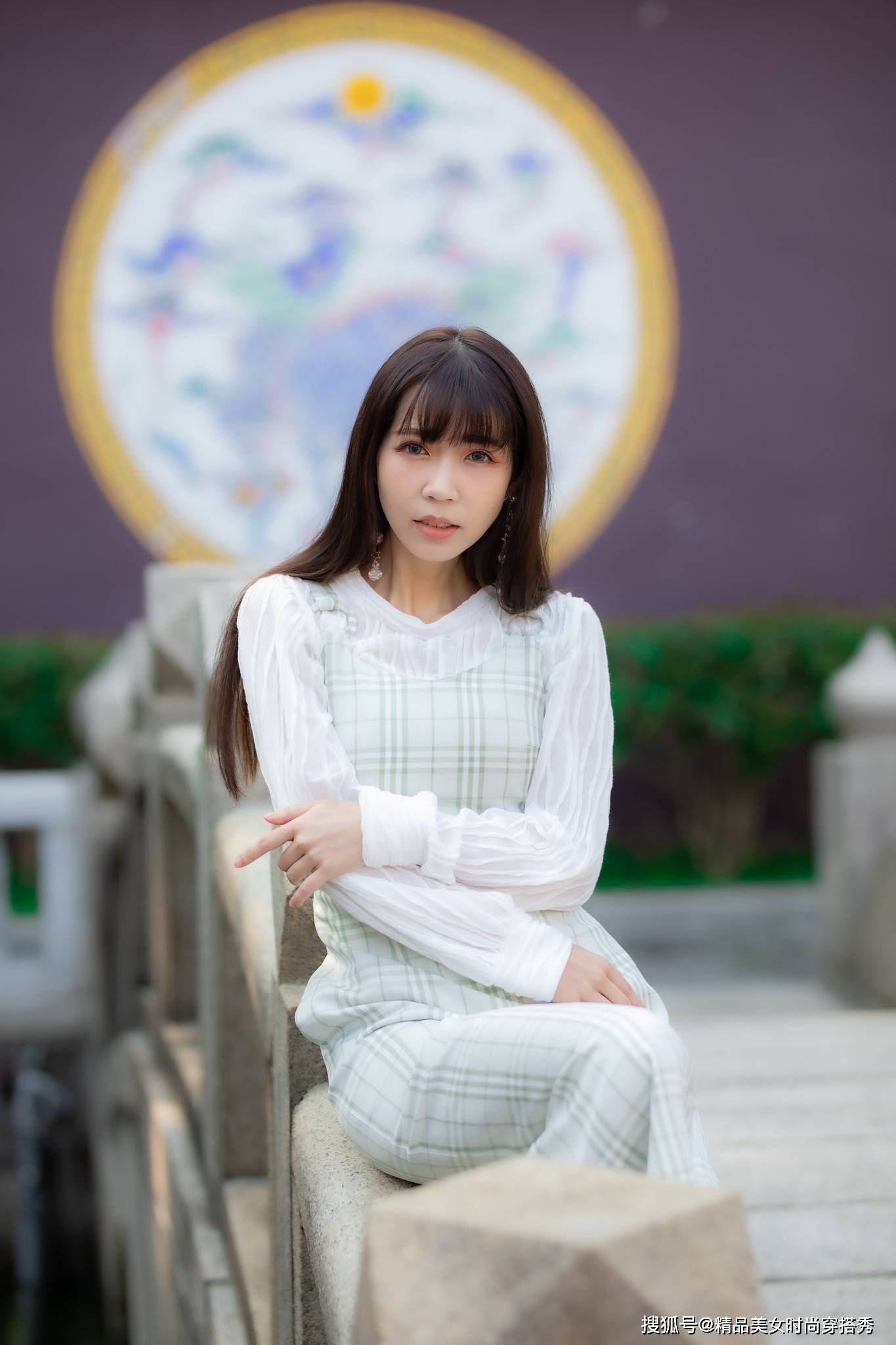 吊带|小姐姐身穿格子连体裤，干练优雅气质，妥妥的精致女神