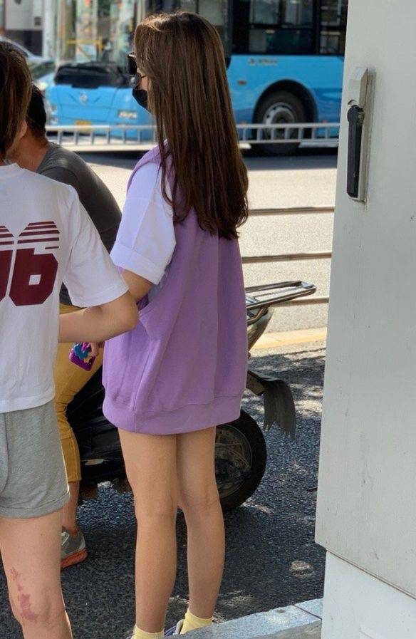 样子|当杨超越没有了修图师，路人镜头下的她，网友：这腿是真实的吗？
