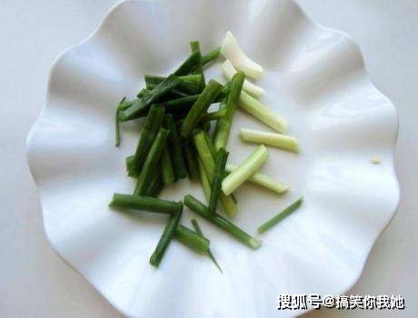 做法|红烧肉秘制做法,不加酱油不焯水,色泽红亮肉软糯,吃一次就上瘾