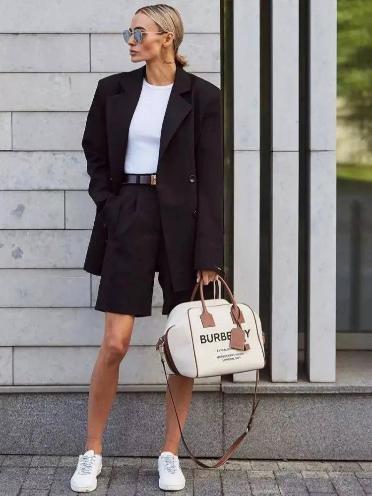 藏蓝色|百慕大短裤怎么搭配好看 | 凯特王妃服饰美学