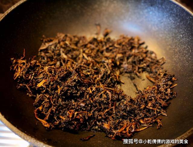 做法|春节做梅菜扣肉，谨记“1煮2炸3蒸”，扣肉油亮红润，好吃不腻