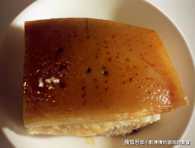 做法|春节做梅菜扣肉，谨记“1煮2炸3蒸”，扣肉油亮红润，好吃不腻