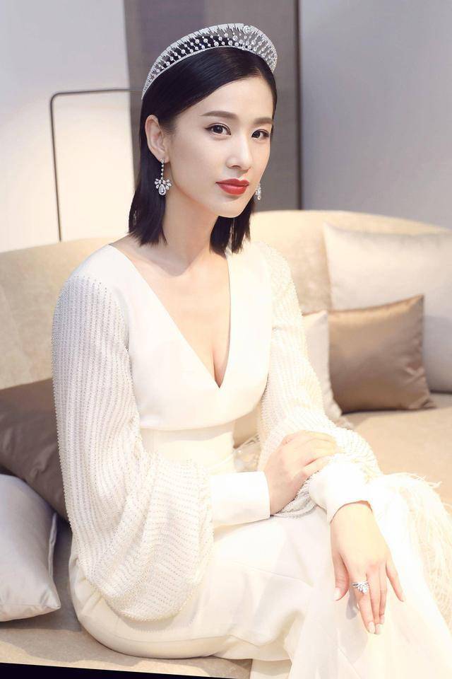 仙女|黄圣依内衣式抹胸长裙，美得让人心动！！