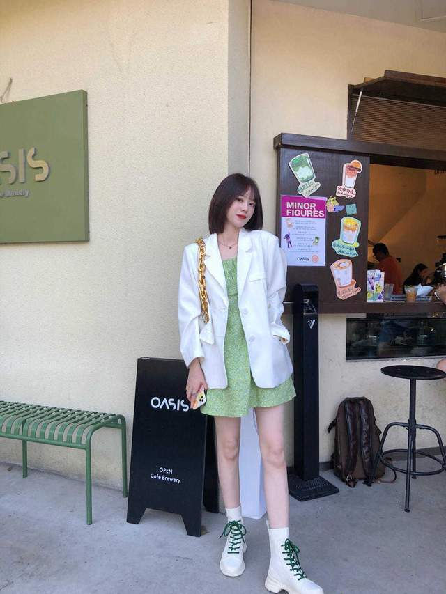 显得|气质女神衣橱里必备的衣服款式，西服和连衣裙，不光百搭还高级