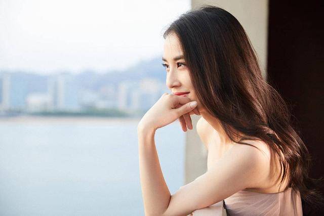 仙女|黄圣依内衣式抹胸长裙，美得让人心动！！
