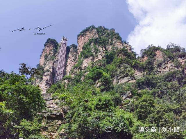 湖南省张家界百龙天梯：获得三项吉尼斯纪录，号称“世界第一梯”
