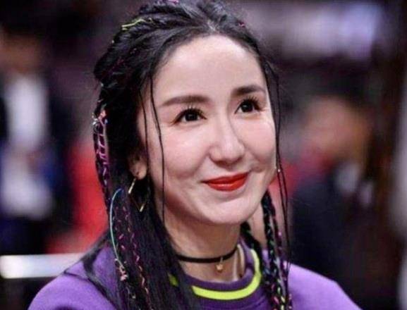 整张|她才31岁脸就崩了？一直不承认整容，如今满脸硅胶感似“假人”