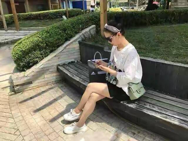 身材|57岁青岛姥姥意外蹿红,身材纤细穿衣时髦,带娃出门被错认成宝妈