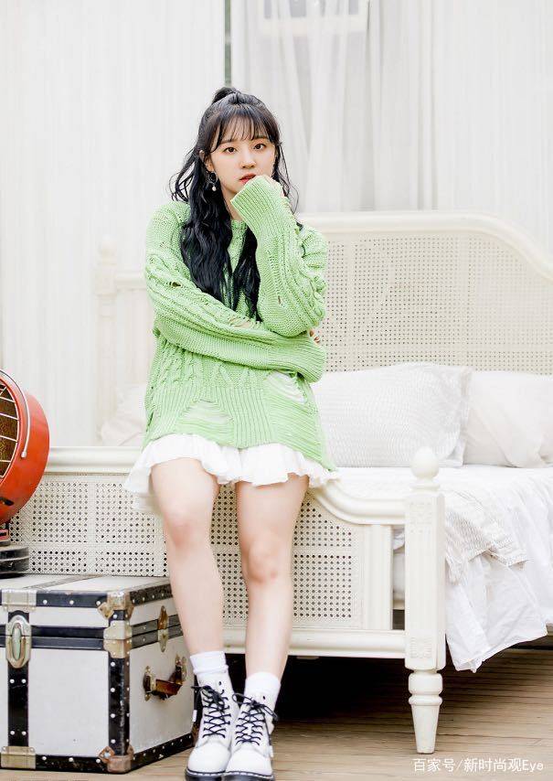黑色|“金色洋娃娃宋雨琦”染回黑色头发，美得认不出！