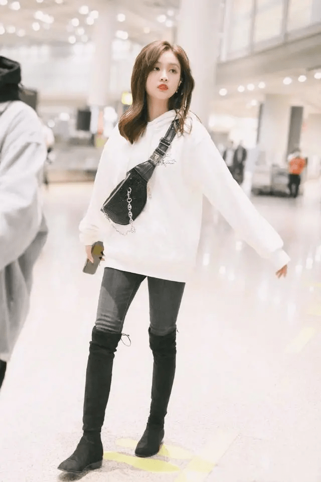 小白|入秋了,小白鞋先收一收!今年秋冬流行这3双鞋子,保暖又时髦