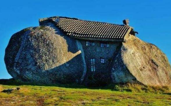 原创世界上最奇葩的房子修建在石缝中间没水没电却成著名景点