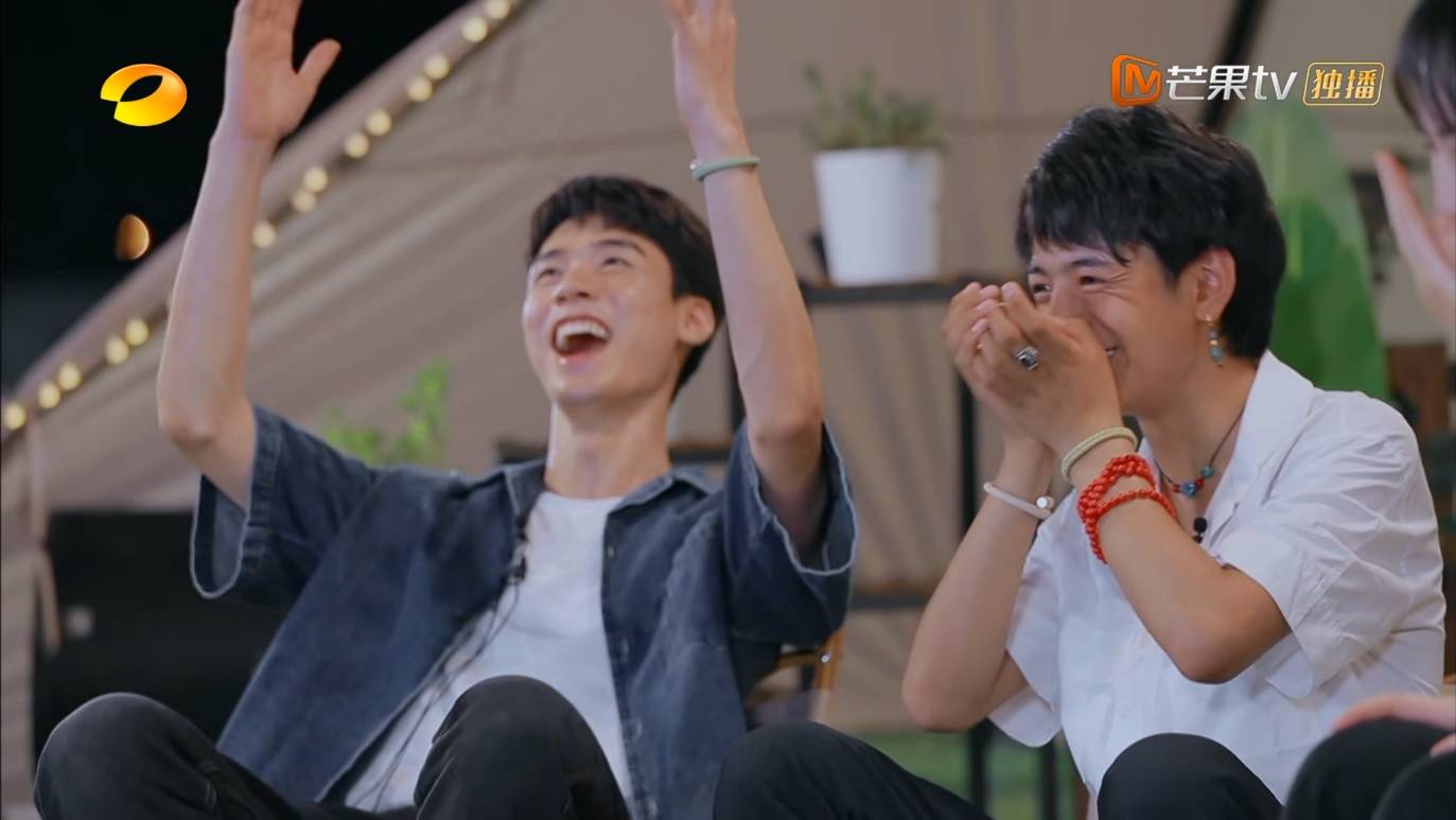 好朋友|《中餐厅5》：丁真逐渐打开心扉与龚俊变成好朋友，变身干活小能手