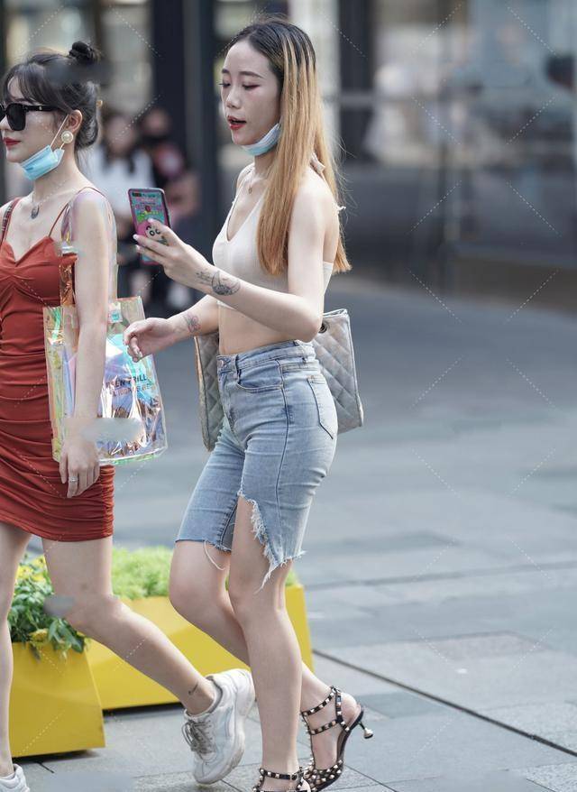 下半身|身材修长的打底裤美女，让着装造型远离廉价感，魅力十足