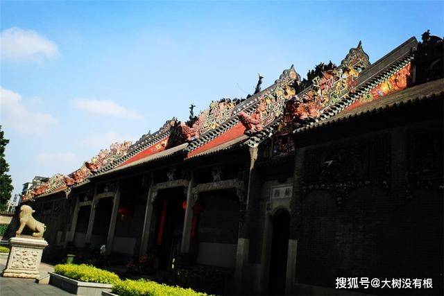 广州规模最大的古祠堂，游客都喜欢看屋顶，雕刻品多达几百件