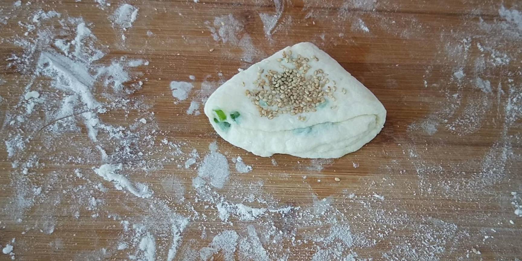 三角|早餐这样做太解馋了，不用揉面，外酥里软层次多，一顿3个吃不够