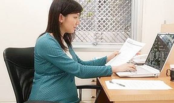 睡眠|怀孕期间的睡姿标准，并非“左侧卧”，主要看这两点是否符合