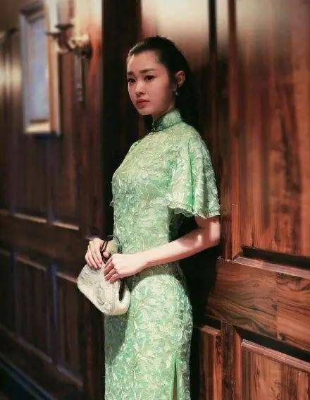 林志玲|蕾丝旗袍穿出来有多美？林志玲少女，柳岩性感，秦岚温婉甜美！
