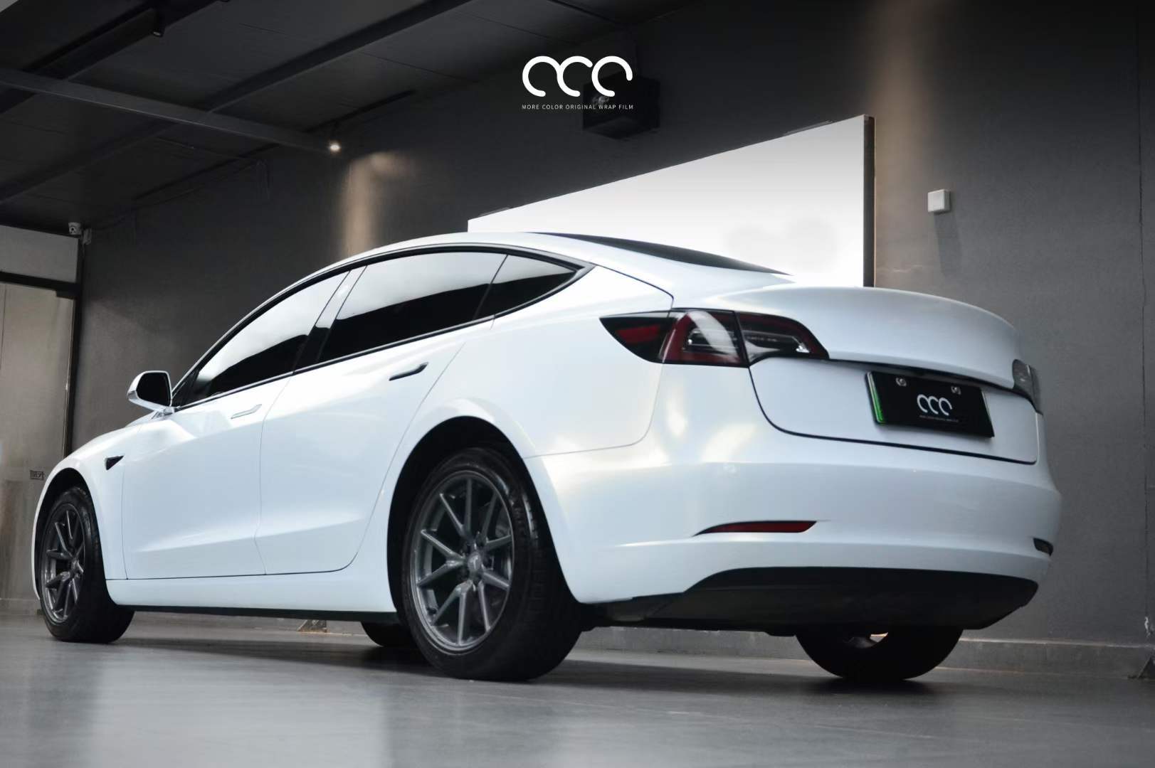 特斯拉model3汽车贴膜漫彩改色膜白变金