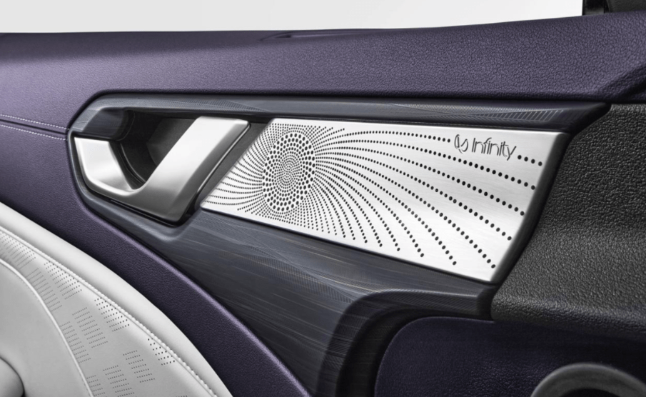 铁既|主打豪华科技，内饰四屏联动，WEY拿铁要来了